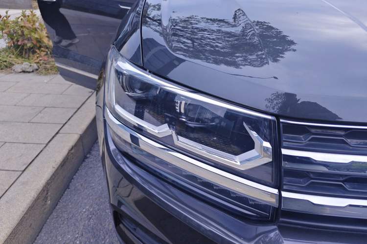 Used Volkswagen Tharu 2021 280TSI Two-Wheel-Drive Luxury Plus Edition Right Front Headlight