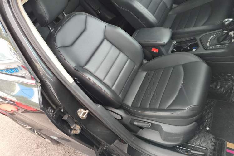 Used Volkswagen Tharu 2021 280TSI Two-Wheel-Drive Luxury Plus Edition Right Front Seat