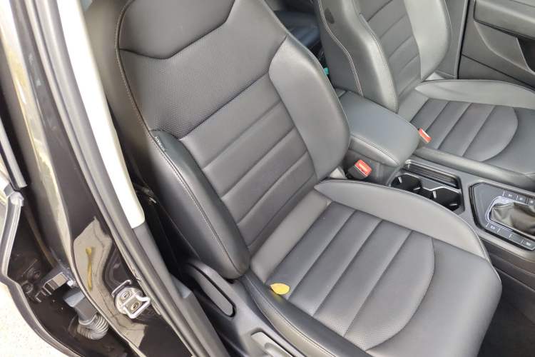 Used Volkswagen Tharu 2021 280TSI Two-Wheel-Drive Luxury Plus Edition Right Front Seat
