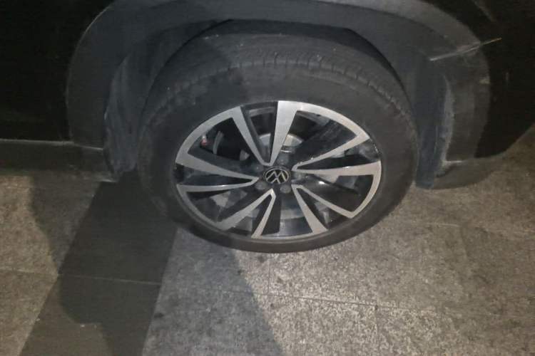 Used Volkswagen Tharu 2021 280TSI Two-Wheel-Drive Luxury Plus Edition Right Front Wheel Hub