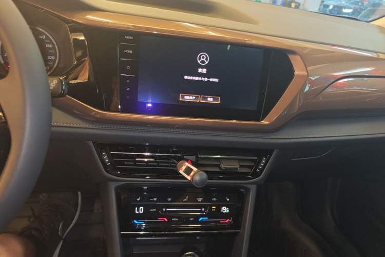 Used Volkswagen Tharu 2021 330TSI Four-Wheel Drive Luxury Edition Audio And AC Panel