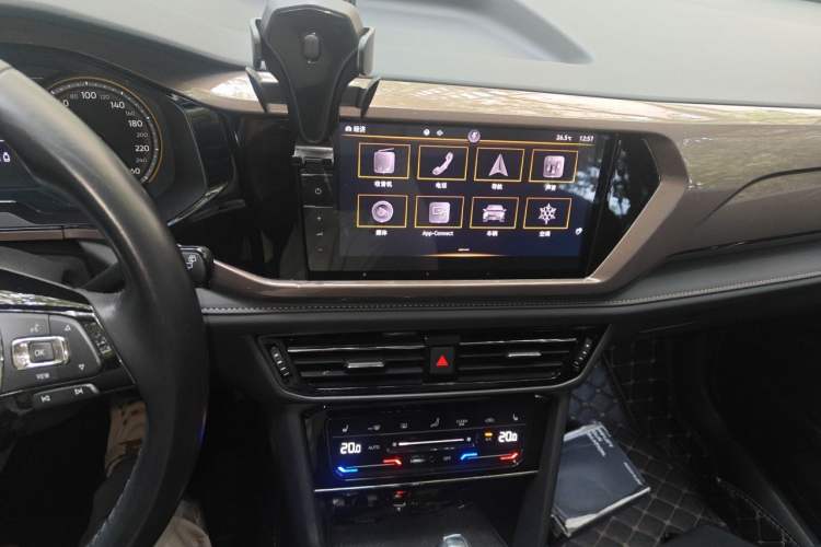 Used Volkswagen Tharu 2021 280TSI Two-Wheel-Drive Luxury Plus Edition Audio And AC Panel