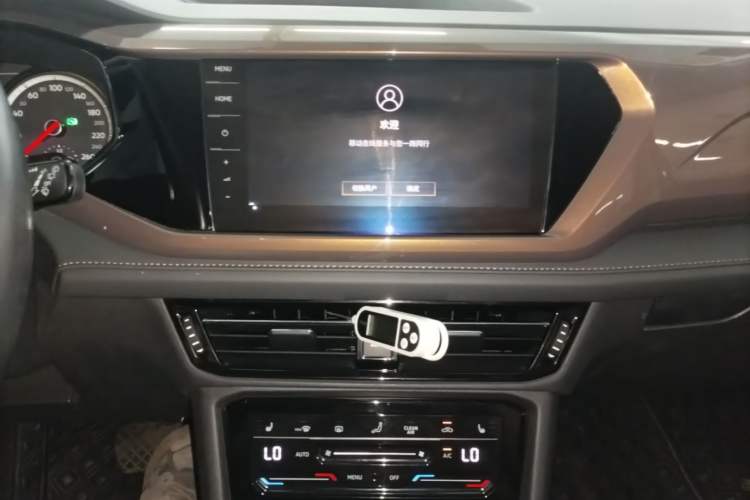 Used Volkswagen Tharu 2021 280TSI Two-Wheel-Drive Luxury Plus Edition Audio And AC Panel