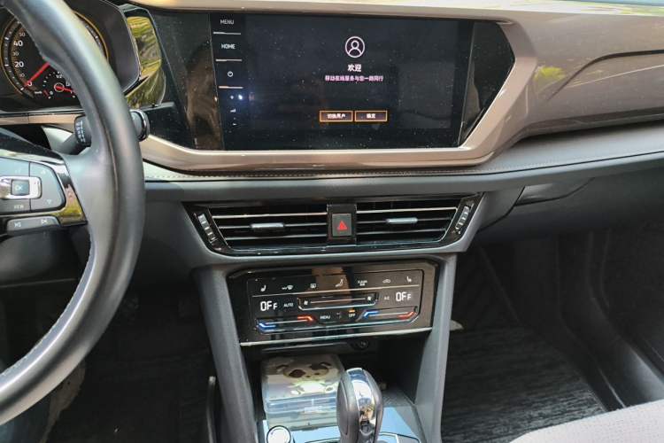Used Volkswagen Tharu 2021 280TSI Two-Wheel-Drive Luxury Plus Edition Audio And AC Panel