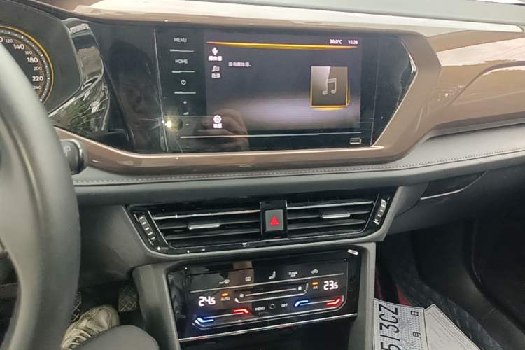 Used Volkswagen Tharu 2021 280TSI Two-Wheel Drive Comfort Edition Audio And AC Panel