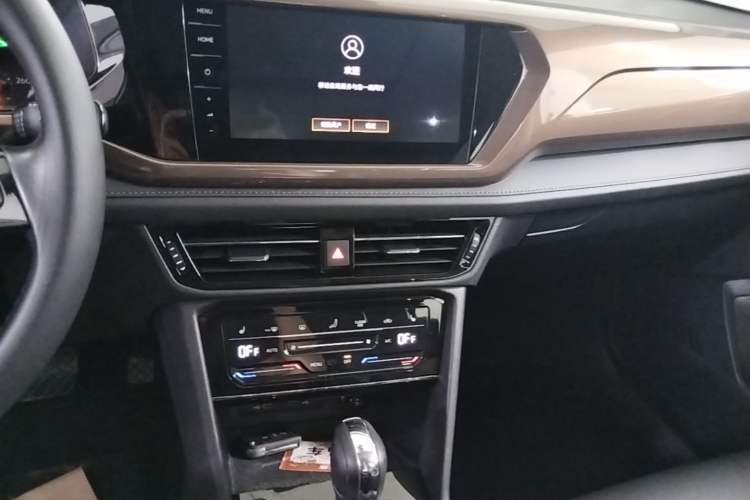 Used Volkswagen Tharu 2021 280TSI Two-Wheel-Drive Luxury Edition Audio And AC Panel