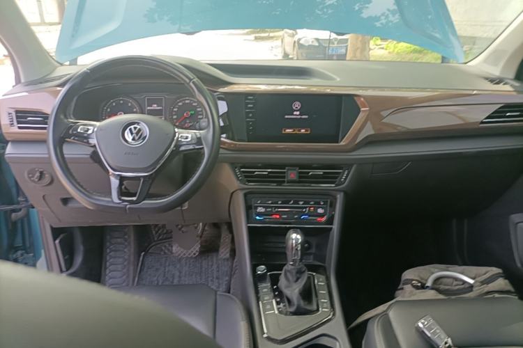 Used Volkswagen Tharu 2021 280TSI Two-Wheel-Drive Luxury Plus Edition Center Console