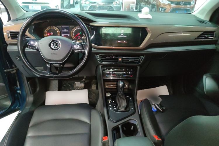 Used Volkswagen Tharu 2021 280TSI Two-Wheel-Drive Luxury Plus Edition Center Console