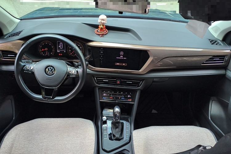 Used Volkswagen Tharu 2021 280TSI Two-Wheel-Drive Luxury Plus Edition Center Console