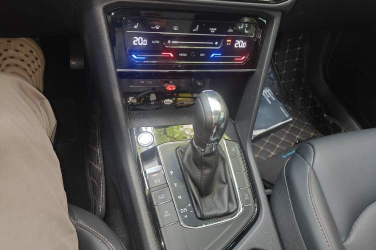 Used Volkswagen Tharu 2021 280TSI Two-Wheel-Drive Luxury Plus Edition Gear Lever