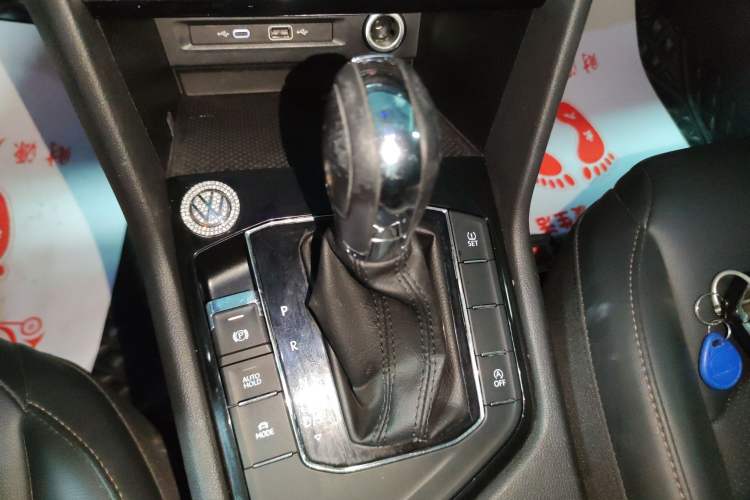Used Volkswagen Tharu 2021 280TSI Two-Wheel-Drive Luxury Plus Edition Gear Lever