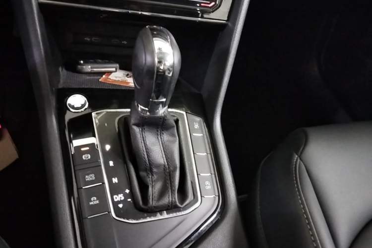 Used Volkswagen Tharu 2021 280TSI Two-Wheel-Drive Luxury Edition Gear Lever