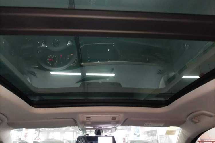 Used Volkswagen Tharu 2021 280TSI Two-Wheel-Drive Luxury Plus Edition Headliner