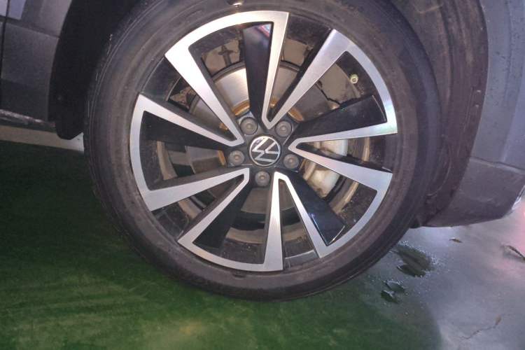 Used Volkswagen Tharu 2021 280TSI Two-Wheel-Drive Luxury Plus Edition Right Front Wheel Hub