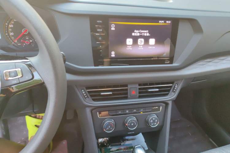 Used Volkswagen Tharu 2021 280TSI Two-Wheel Drive Trend Edition Audio And AC Panel
