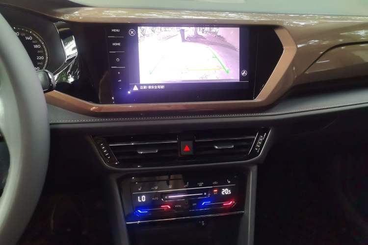 Used Volkswagen Tharu 2021 330TSI All-Wheel Drive Luxury PLUS Version Audio And AC Panel