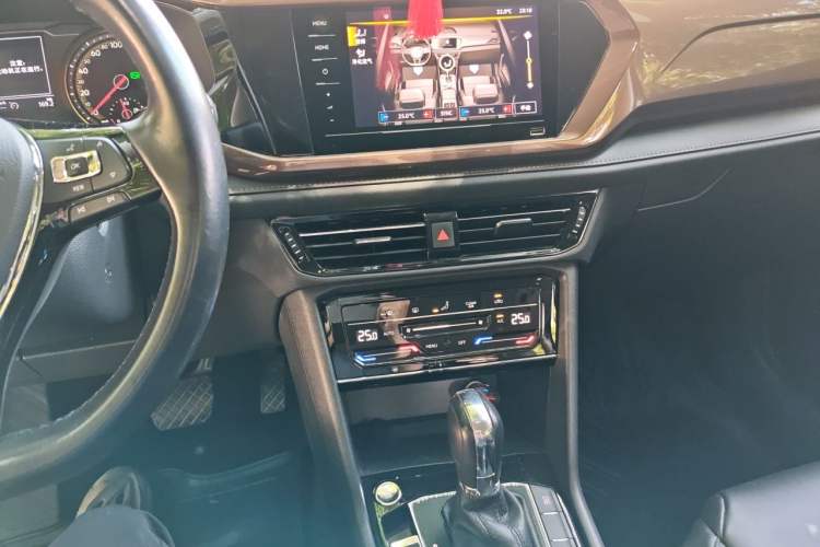 Used Volkswagen Tharu 2021 280TSI Two-Wheel Drive Comfort Edition Audio And AC Panel