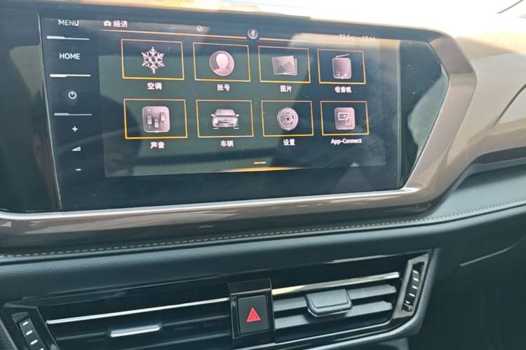 Used Volkswagen Tharu 2021 280TSI Two-Wheel Drive Comfort Edition Audio And AC Panel