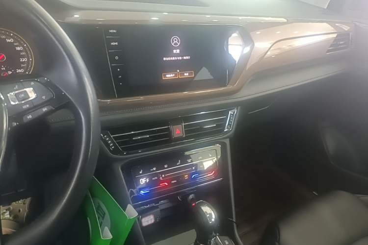 Used Volkswagen Tharu 2021 280TSI Two-Wheel Drive Comfort Edition Audio And AC Panel