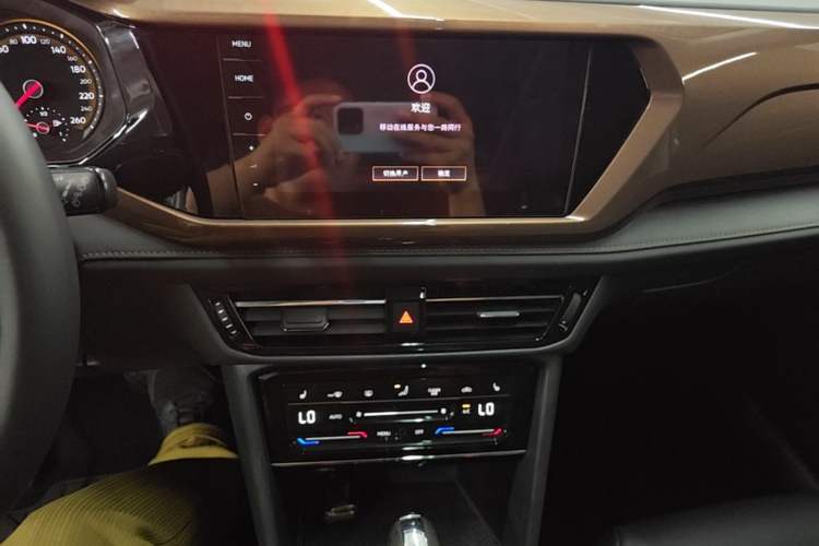 Used Volkswagen Tharu 2021 280TSI Two-Wheel Drive Comfort Edition Audio And AC Panel