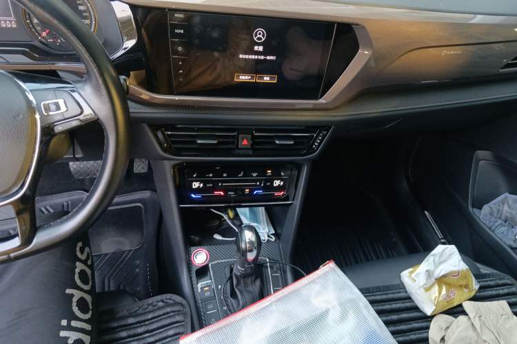 Used Volkswagen Tharu 2021 280TSI Two-Wheel-Drive Luxury Plus Edition Audio And AC Panel