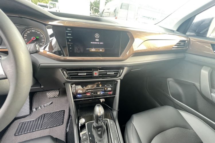 Used Volkswagen Tharu 2021 280TSI Two-Wheel-Drive Luxury Plus Edition Audio And AC Panel