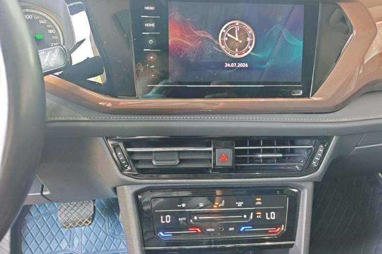 Used Volkswagen Tharu 2021 280TSI Two-Wheel Drive Comfort Edition Audio And AC Panel