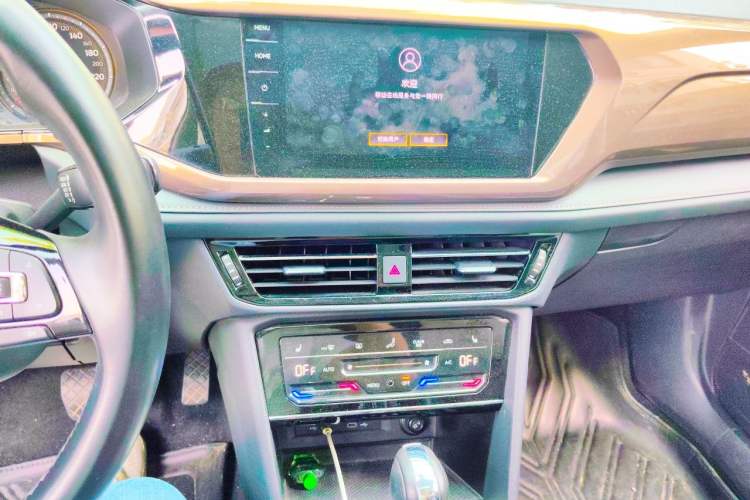 Used Volkswagen Tharu 2021 280TSI Two-Wheel-Drive Luxury Plus Edition Audio And AC Panel