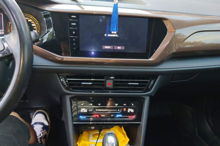 Used Volkswagen Tharu 2021 280TSI Two-Wheel-Drive Luxury Plus Edition Audio And AC Panel