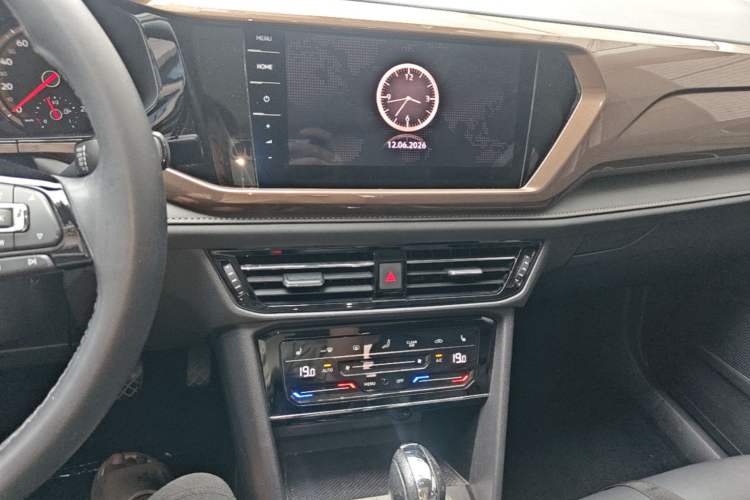 Used Volkswagen Tharu 2021 280TSI Two-Wheel-Drive Luxury Plus Edition Audio And AC Panel