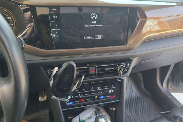 Used Volkswagen Tharu 2021 280TSI Two-Wheel-Drive Luxury Plus Edition Audio And AC Panel