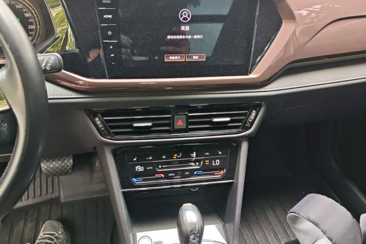 Used Volkswagen Tharu 2021 330TSI All-Wheel Drive Luxury PLUS Version Audio And AC Panel