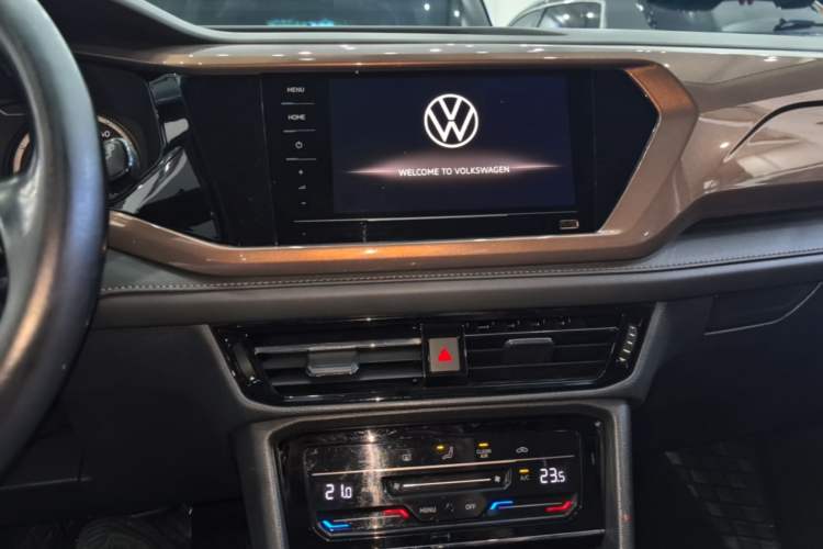 Used Volkswagen Tharu 2021 280TSI Two-Wheel Drive Comfort Edition Audio And AC Panel