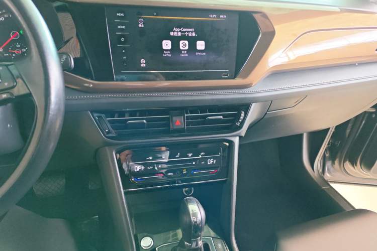 Used Volkswagen Tharu 2021 280TSI Two-Wheel Drive Comfort Edition Audio And AC Panel