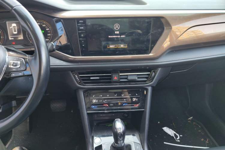 Used Volkswagen Tharu 2021 280TSI Two-Wheel-Drive Luxury Plus Edition Audio And AC Panel