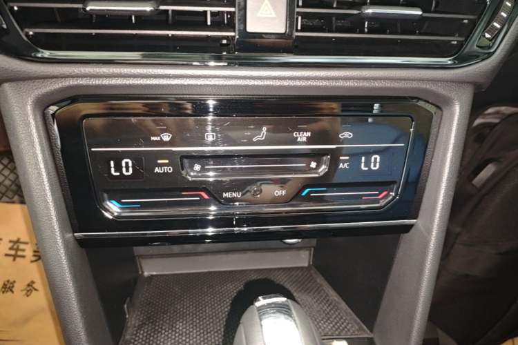Used Volkswagen Tharu 2021 280TSI Two-Wheel Drive Comfort Edition Audio And AC Panel