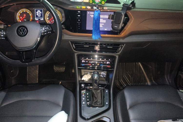 Used Volkswagen Tharu 2021 280TSI Two-Wheel-Drive Luxury Plus Edition Audio And AC Panel