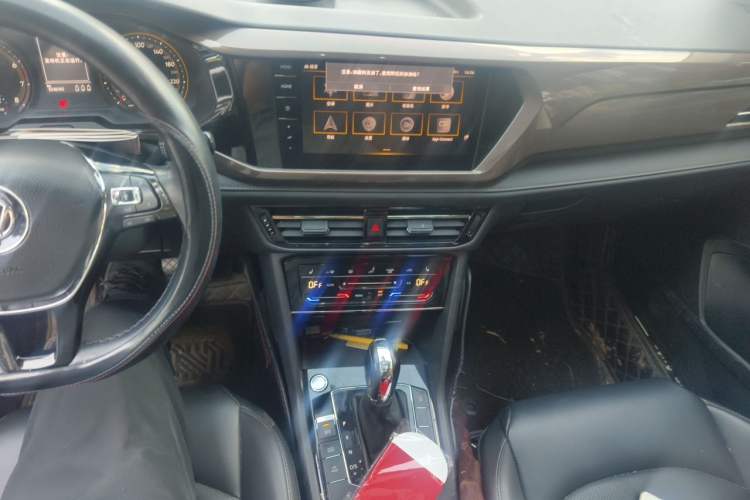 Used Volkswagen Tharu 2021 280TSI Two-Wheel-Drive Luxury Edition Audio And AC Panel
