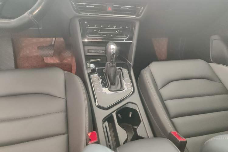 Used Volkswagen Tharu 2021 280TSI Two-Wheel-Drive Luxury Edition Audio And AC Panel