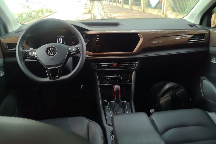 Used Volkswagen Tharu 2021 330TSI All-Wheel Drive Luxury PLUS Version Center Console