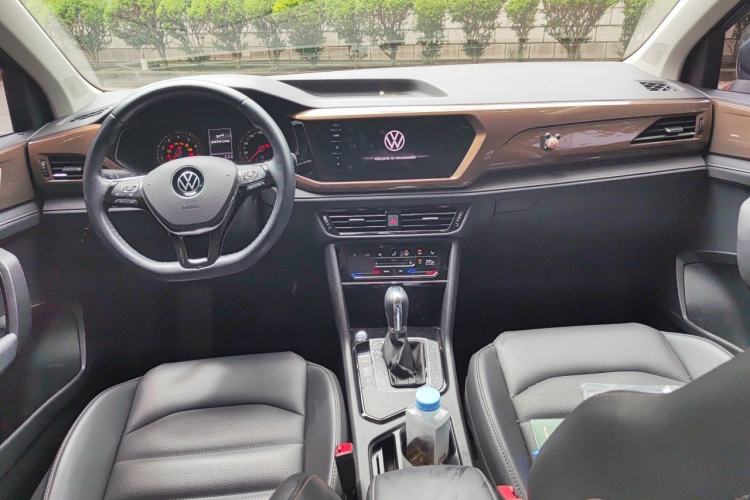Used Volkswagen Tharu 2021 280TSI Two-Wheel-Drive Luxury Plus Edition Center Console