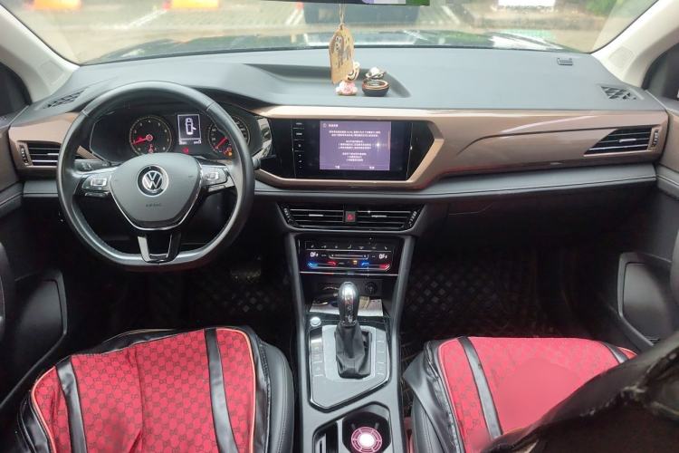 Used Volkswagen Tharu 2021 280TSI Two-Wheel-Drive Luxury Plus Edition Center Console