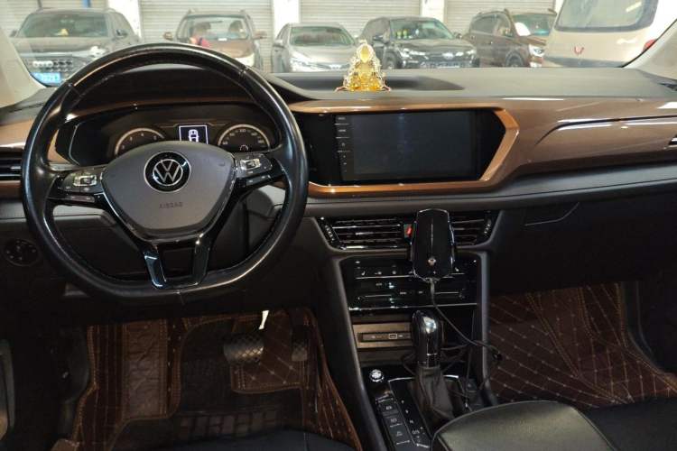 Used Volkswagen Tharu 2021 280TSI Two-Wheel-Drive Luxury Plus Edition Center Console
