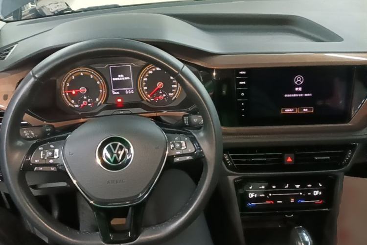 Used Volkswagen Tharu 2021 280TSI Two-Wheel-Drive Luxury Plus Edition Center Console