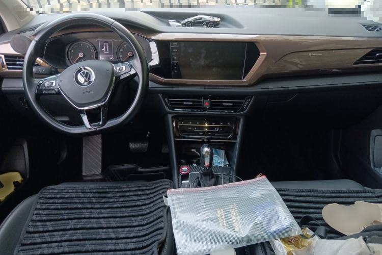 Used Volkswagen Tharu 2021 280TSI Two-Wheel-Drive Luxury Plus Edition Center Console
