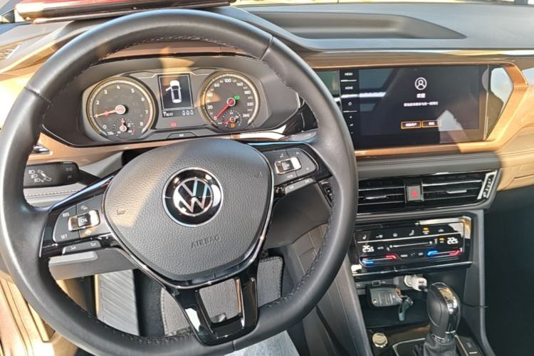 Used Volkswagen Tharu 2021 280TSI Two-Wheel-Drive Luxury Plus Edition Center Console
