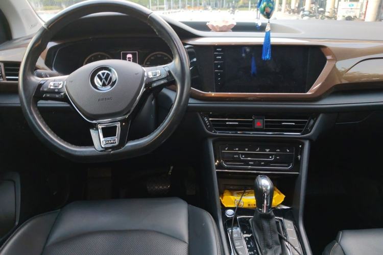 Used Volkswagen Tharu 2021 280TSI Two-Wheel-Drive Luxury Plus Edition Center Console