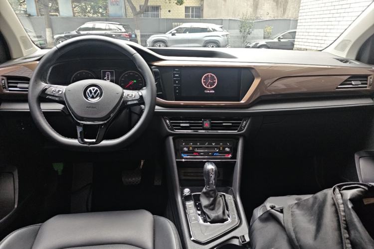 Used Volkswagen Tharu 2021 280TSI Two-Wheel-Drive Luxury Plus Edition Center Console