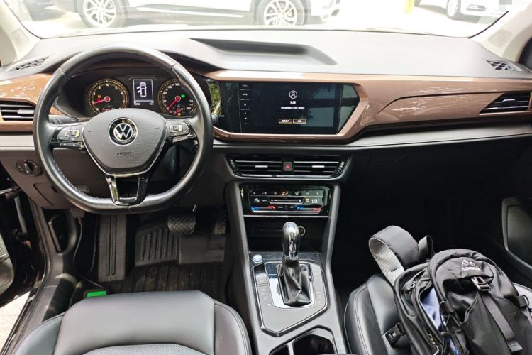 Used Volkswagen Tharu 2021 330TSI All-Wheel Drive Luxury PLUS Version Center Console