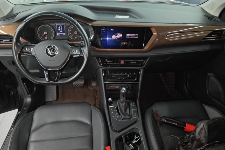 Used Volkswagen Tharu 2021 280TSI Two-Wheel-Drive Luxury Plus Edition Center Console